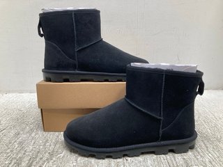 UGG WOMENS ESSENTIAL MINI BOOTS IN BLACK - SIZE UK9 - RRP £160: LOCATION - G15