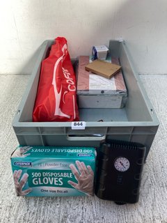 BOX OF ASSORTED ITEMS TO INCLUDE BOX OF 500 DISPOSABLE GLOVES: LOCATION - F17