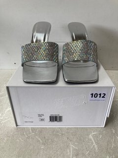 PAIR OF DYLAN LADIES SILVER LEATHER AND CRYSTAL HEEL SIZE: UK 6 - RRP £369: LOCATION - BR2