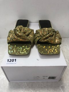 PAIR OF LIMA LADIES DISCO GREEN HOLOGRAM LEATHER FLAT SANDALS SIZE: UK 7 - RRP £315: LOCATION - BR5