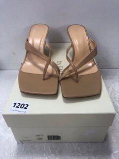 PAIR OF THERESA LADIES NUDE LEATHER HEELS SIZE: UK 6 - RRP £315: LOCATION - BR5