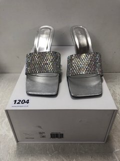PAIR OF DYLAN LADIES SILVER AND CRYSTAL HEELS SIZE: UK 5 - RRP £369: LOCATION - BR5