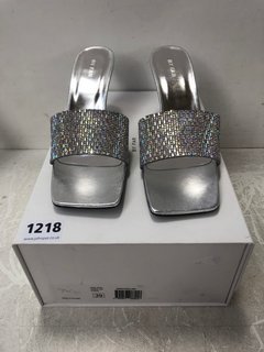 PAIR OF DYLAN LADIES SILVER LEATHER AND CRYSTAL HEELS SIZE: UK 6 - RRP £369: LOCATION - BR5