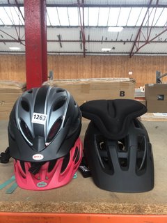 4 X ASSORTED ITEMS TO INCLUDE BIKE HELMET IN BLACK: LOCATION - BR7