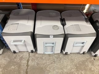 3 X ELECTRIC COOL BOXES IN GREY 40L: LOCATION - BR8