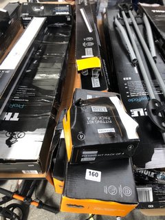 QTY OF ASSORTED ITEMS TO INCLUDE AERO A108 ROOF BARS: LOCATION - B3T