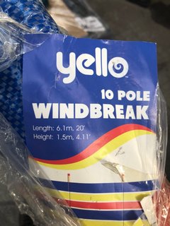 MULTI-COLOURED 10 POLE WINDBREAK TO INCLUDE WINGED AIRER: LOCATION - B4T