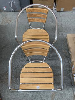 2 X GARDEN CHAIRS IN WOOD EFFECT/SILVER: LOCATION - A3T