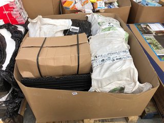 PALLET OF ASSORTED GARDEN ITEMS TO INCLUDE JAMIESON BROTHERS MULTI PURPOSE COMPOST: LOCATION - B7 (KERBSIDE PALLET DELIVERY)