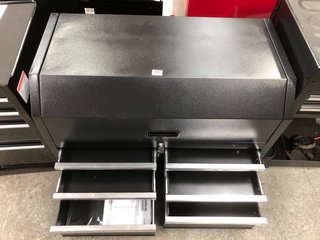 6 DRAWER TOOLBOX WITH GAS LIFT LID IN BLACK: LOCATION - B1