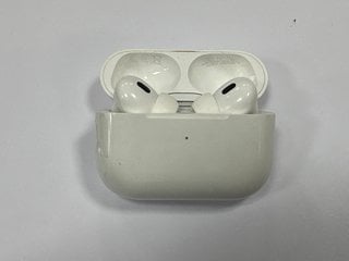 APPLE AIRPODS PRO EARBUDS IN WHITE: MODEL NO A2698 A2699 A2700 (WITH WIRELESS CHARGING CASE) [JPTM114092]