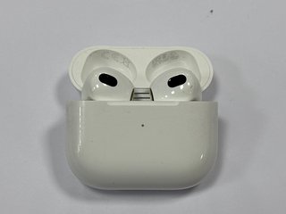 APPLE AIRPODS EARBUDS IN WHITE: MODEL NO A2897 A2564 A2565 (WITH WIRELESS CHARGING CASE) [JPTM114096]