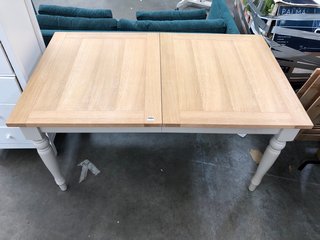 JOHN LEWIS & PARTNERS FOXMOOR 6-8 SEATER DINING TABLE IN WHITE & OAK RRP £899: LOCATION - A7 (KERBSIDE PALLET DELIVERY)