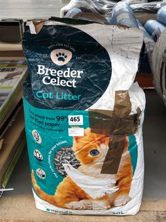 3 X ASSORTED CAT LITTER ITEMS TO INCLUDE BREEDER CELECT 30L CAT LITTER BAG: LOCATION - CR