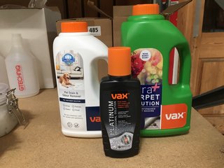 (COLLECTION ONLY) 3 X ASSORTED CLEANING ITEMS TO INCLUDE VAX PLATINUM CARPET CLEANER: LOCATION - BR8