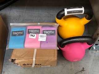 QTY OF ASSORTED ITEMS TO INCLUDE 20KG KETTLE BELL: LOCATION - BR13