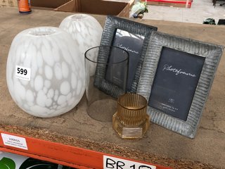 QTY OF ASSORTED HOUSEHOLD ITEMS TO INCLUDE PRIMA TEALIGHT HOLDER IN AMBER & 2 X SMALL GREY PICTURE FRAMES: LOCATION - BR10