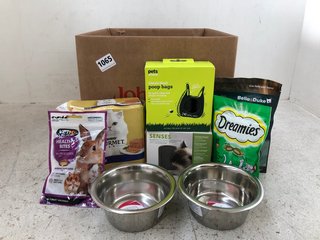 QTY OF ASSORTED PET ITEMS TO INCLUDE CATIT SENSES 2.0 SELF GROOMER: LOCATION - G9