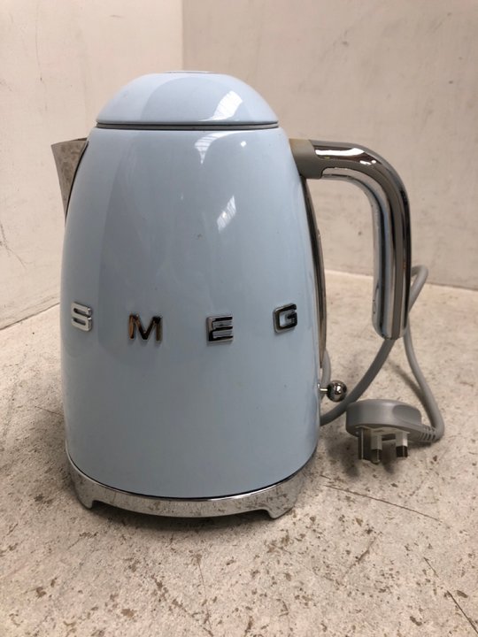 John Pye Auctions 2 X ASSORTED SMEG AND DELONGHI KETTLES LOCATION H2