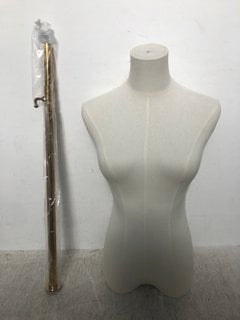 LARGE FREE STANDING MANNEQUIN FOR CLOTHING: LOCATION - E7
