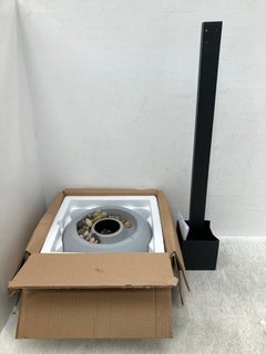 2 X ASSORTED ITEMS TO INCLUDE EXETER SOLAR PATH LIGHT: LOCATION - E7