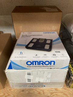 3 X ASSORTED ITEMS TO INCLUDE OMRON BODY COMPOSITION MONITOR MODEL: BF511: LOCATION - H13