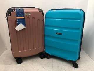 2 X ASSORTED TRAVEL CASES TO INCLUDE AMERICAN TOURIST SMALL HARDSHELL TRAVEL SUITCASE IN BLUE: LOCATION - E11
