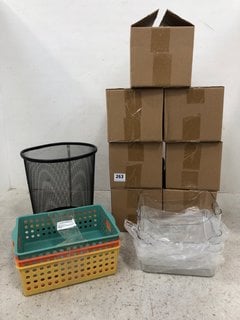 QTY OF ASSORTED ITEMS TO INCLUDE SET OF 3 SMALL PLASTIC STORAGE CONTAINERS IN VARIOUS COLOURS: LOCATION - E13