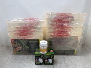 QTY OF ASSORTED PET ITEMS TO INCLUDE 2 X EXO TERRA 100W DAYLIGHT BASKING SPOT LIGHTS: LOCATION - E13