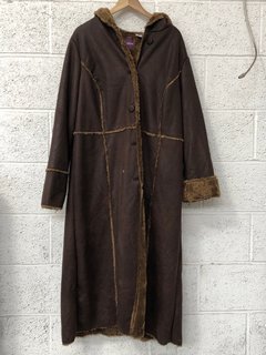 TAILLISSIME WOMENS FAUX FUR BUTTON UP LONGLINE COAT IN DARK BROWN SIZE: 22: LOCATION - E2