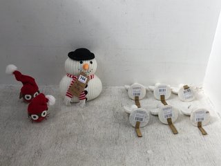 QTY OF ASSORTED CHRISTMAS ITEMS TO INCLUDE KILBURN SCOTT SNOWMAN DOOR STOPPER IN WHITE: LOCATION - F2