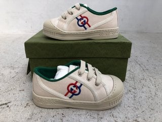 GUCCI CHILDRENS TENNIS SNEAKERS IN OFF WHITE SIZE: 22 RRP - £350: LOCATION - E1*