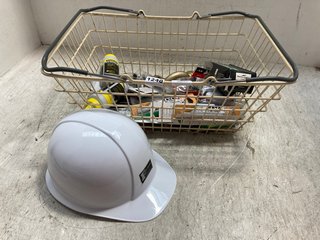QTY OF ASSORTED ITEMS TO INCLUDE WHITE HARD HAT & DEXTERS NUMBER 7 WOOD DRILL BIT: LOCATION - AR6