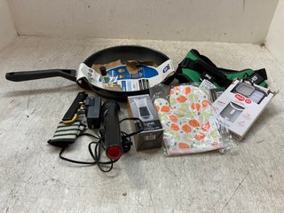 QTY OF ASSORTED ITEMS TO INCLUDE NINJA ZERO STICK CLASSIC 28CM FRYING PAN & JULIUS-K9 DOG HARNESS IN GREEN: LOCATION - AR8
