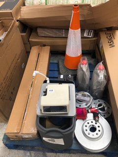 (COLLECTION ONLY) QTY OF ASSORTED ITEMS TO INCLUDE TRAFFIC CONES IN ORANGE/REFLECTIVE BAND & POWERLINE 069 CAR BATTERY: LOCATION - A6