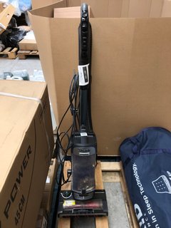 SHARK STRATOS DUO ANTI WRAP UPRIGHT HOOVER: LOCATION - B7