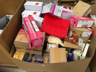 PALLET OF ASSORTED ITEMS TO INCLUDE BARRATT FRUIT SALAD CHEWS BB 11/2023 & NAKED FOODS NOODLES POUCHES BB 01/05/2024: LOCATION - B8 (KERBSIDE PALLET DELIVERY)