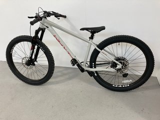 WHYTE 90S ALL TERRAIN BIKE IN GLOSS CEMENT COLOUR RRP £1,249: LOCATION - B5