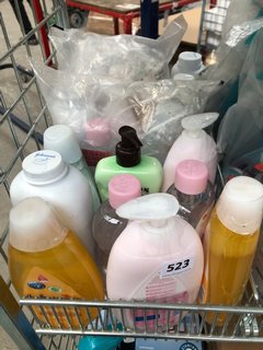 (COLLECTION ONLY) QTY OF ASSORTED ITEMS TO INCLUDE JOHNSONS BABY SHAMPOO & BABY POWDER: LOCATION - R8