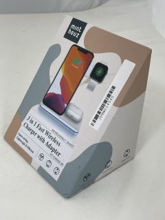 MINT HOUZ 3 IN 1 FAST WIRELESS CHARGER WITH ADAPTER TECH ACCESSORIES (ORIGINAL RRP - £40) IN WHITE: MODEL NO MT-CW002-WI (WITH BOX & ALL ACCESSORIES, MINOR COSMETIC DEFECTS ON BOX) [JPTM114545]. THIS