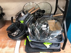 QTY OF KITCHEN ITEMS TO INCLUDE 16CM NON STICK SAUCEPAN: LOCATION - TABLES(COLLECTION OR OPTIONAL DELIVERY AVAILABLE)