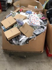 PALLET OF ASSORTED ITEMS TO INCLUDE HAPPY CELEBRATE PARTY SUPPLY KIT: LOCATION - FLOOR(COLLECTION OR OPTIONAL DELIVERY AVAILABLE)