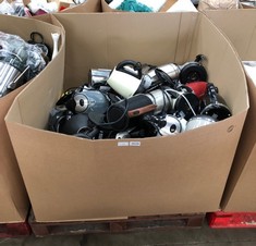 PALLET OF ASSORTED KETTLES TO INCLUDE RUSSELL HOBBS KETTLE: LOCATION - FLOOR(COLLECTION OR OPTIONAL DELIVERY AVAILABLE)