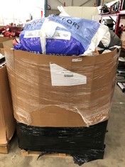 PALLET OF ASSORTED BEDDING ITEMS TO INCLUDE EXTRA SUPPORT SOFT TOUCH PILLOWS: LOCATION - FLOOR(COLLECTION OR OPTIONAL DELIVERY AVAILABLE)