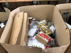 PALLET OF ASSORTED CHRISTMAS ITEMS TO INCLUDE CHRISTMAS CLEAR BALL: LOCATION - FLOOR(COLLECTION OR OPTIONAL DELIVERY AVAILABLE)