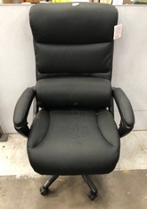 LAZBOY GAMING CHAIR :: LOCATION - RACK(COLLECTION OR OPTIONAL DELIVERY AVAILABLE)