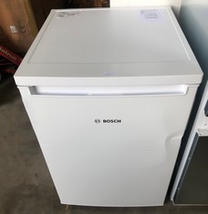 BOSCH UNDER COUNTER FRIDGE MODEL NO KTR15NWECG FS RRP £299: LOCATION - FLOOR(COLLECTION OR OPTIONAL DELIVERY AVAILABLE)