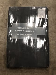 QTY OF ASSORTED ITEMS TO INCLUDE PREMIUM QUALITY FITTED SHEET: LOCATION - RACK
