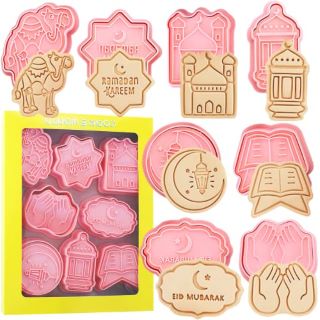 QTY OF ASSORTED ITEMS TO INCLUDE COOKIE MOULDS: LOCATION - TABLE
