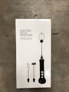 QTY OF ASSORTED ITEMS TO INCLUDE ELECTRIC MILK FROTHER: LOCATION - TABLE